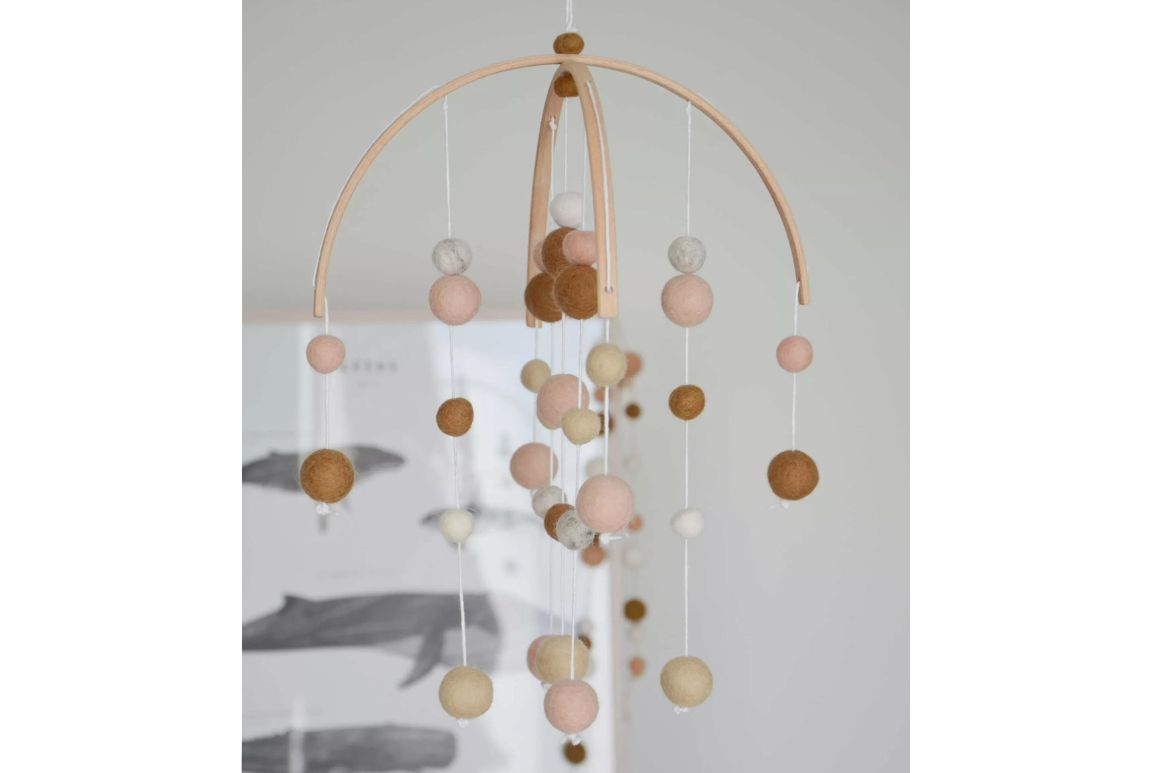 Mobile décoratif beige et rose poudré 3