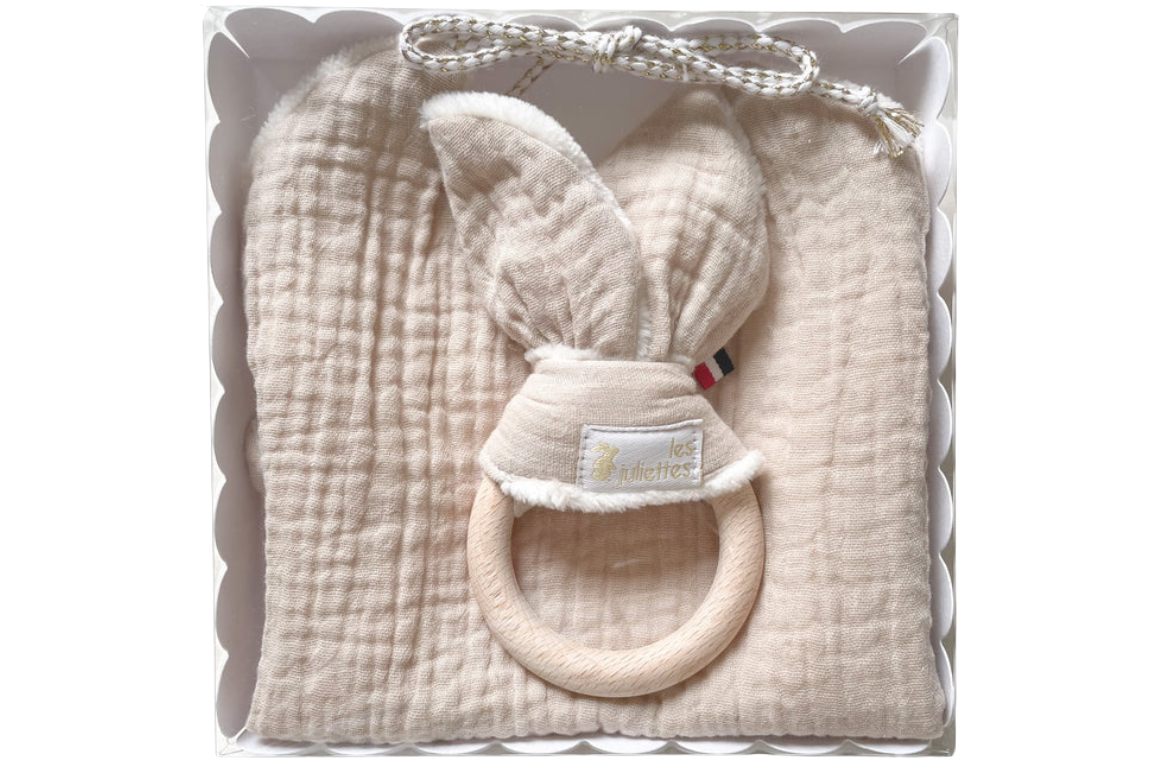 Coffret naissance bavoir + anneau dentition écru 3