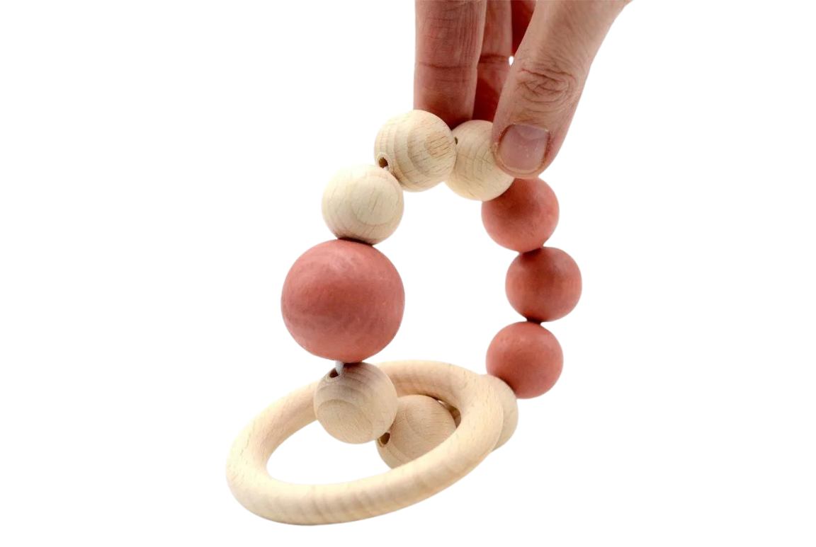 Hochet en bois bracelet argile 2
