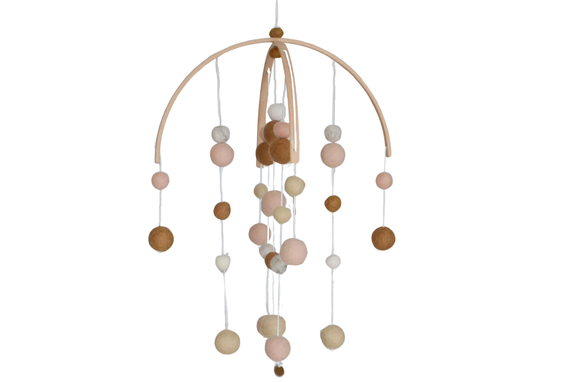 Mobile décoratif beige et rose poudré 1