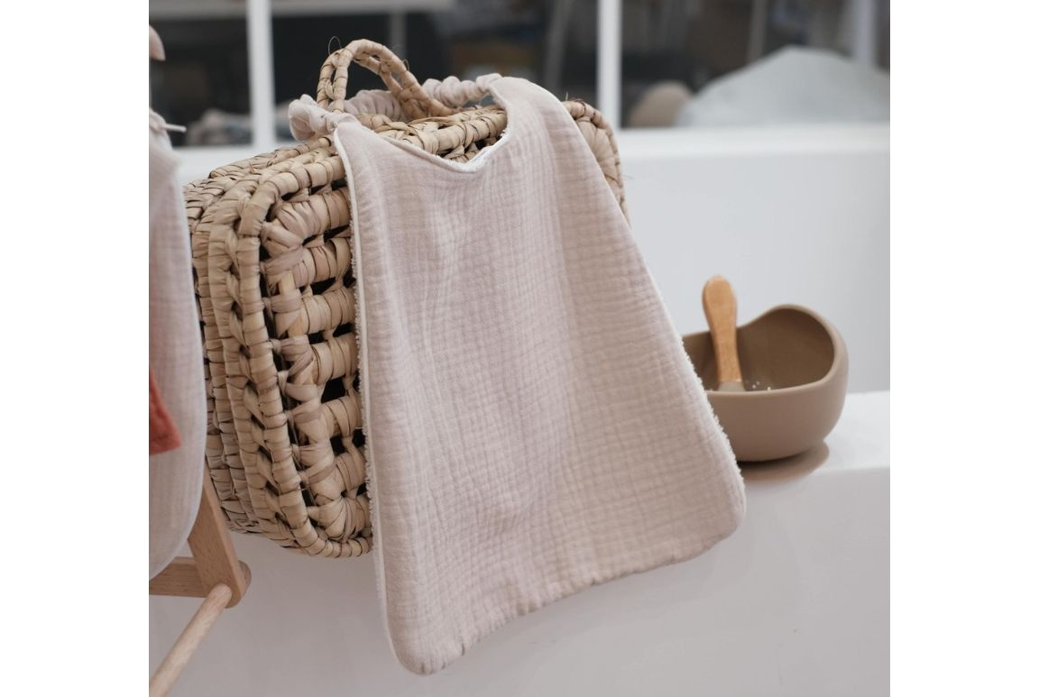 Bavoir élastique sable 2
